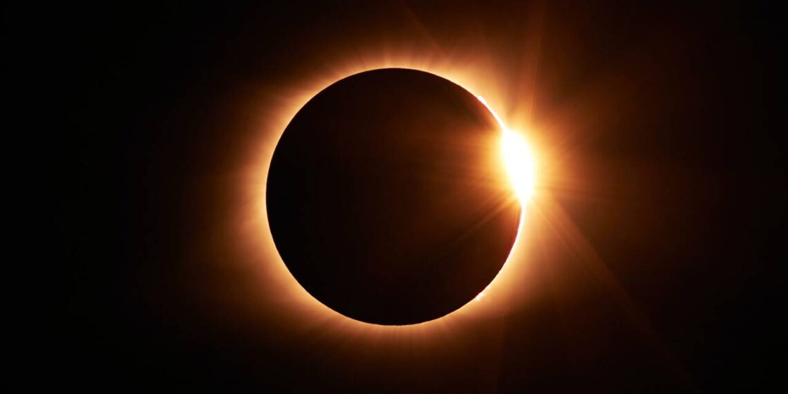 Así se va oscureciendo Norteamérica tras el paso del fenómeno astronómico