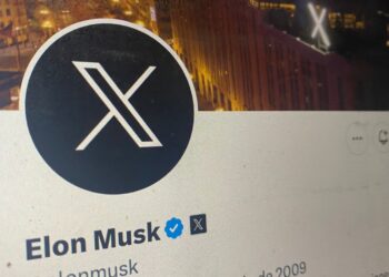 Musk elimina titulares de noticias en X por “razones estéticas”
