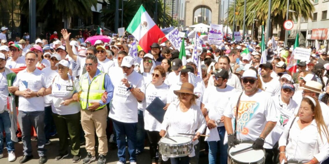 Empleados judiciales marchan contra fin de fideicomisos