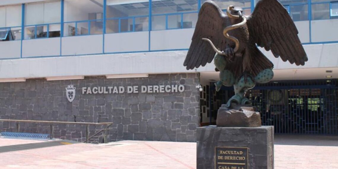 Facultad de Derecho de la UNAM suspende clases presenciales por supuesta plaga de chinches
