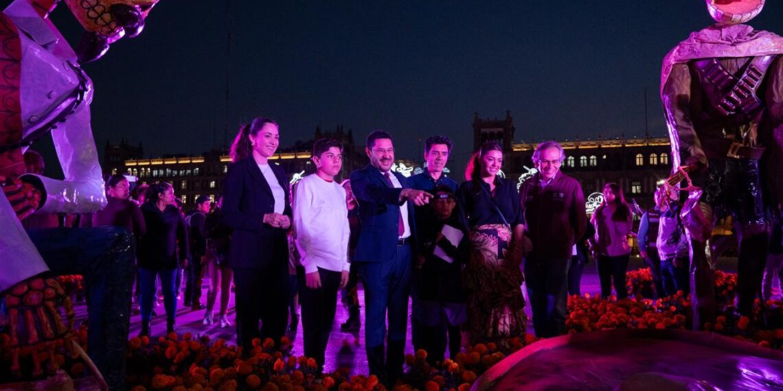 Inaugura Martí Batres ofrenda monumental en el Zócalo de la CDMX en memoria de Pancho Villa