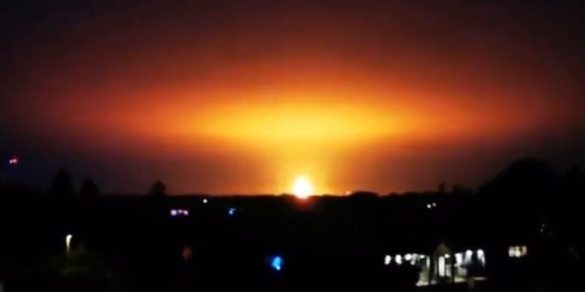 Inglaterra: Sufre explosión planta de reciclaje en Oxfordshire tras caída de rayo