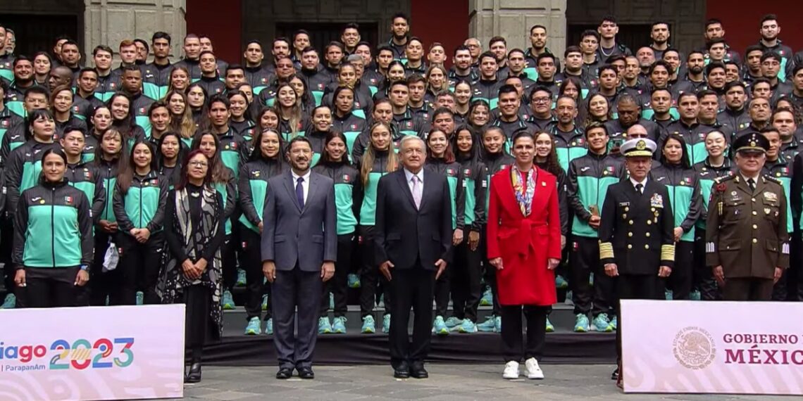 AMLO ofrece “recompensa” a atletas con medallas en Panamericanos