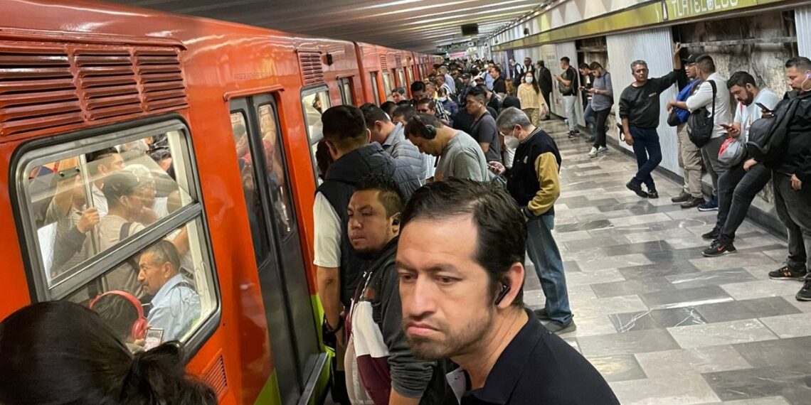 Persona se arroja a las vías del Metro Línea 3