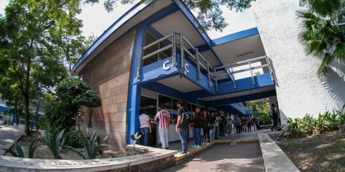 Universidad Autónoma de Querétaro suspende clases por amenazas