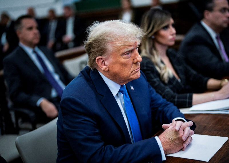 Trump se enfrenta a fiscal; testifica en su juicio por fraude en Nueva York