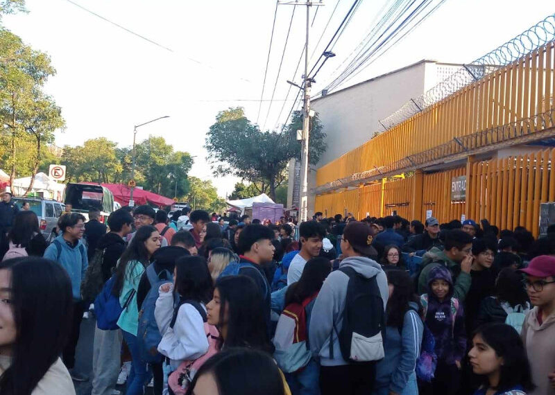 Encapuchados toman Prepa 8; otros dejan destrozos en CCH Azcapotzalco