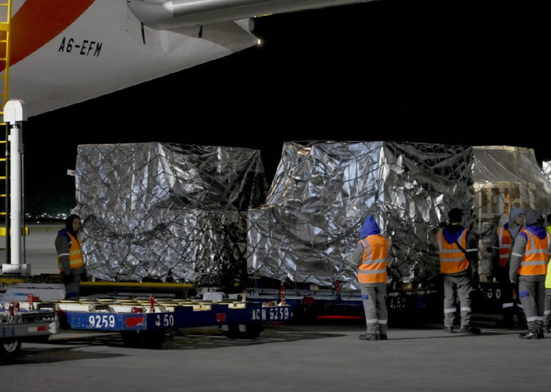 Llega a México otro embarque con miles de vacunas Sputnik V contra covid-19