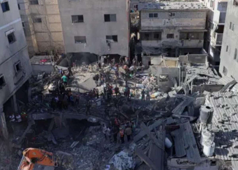 Van 200 muertos en un bombardeo israelí sobre una escuela de la ONU en el norte de Gaza, según Al Yazira