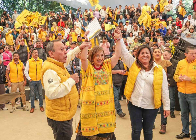 Xóchitl Gálvez recibe constancia de registro como precandidata de PRD