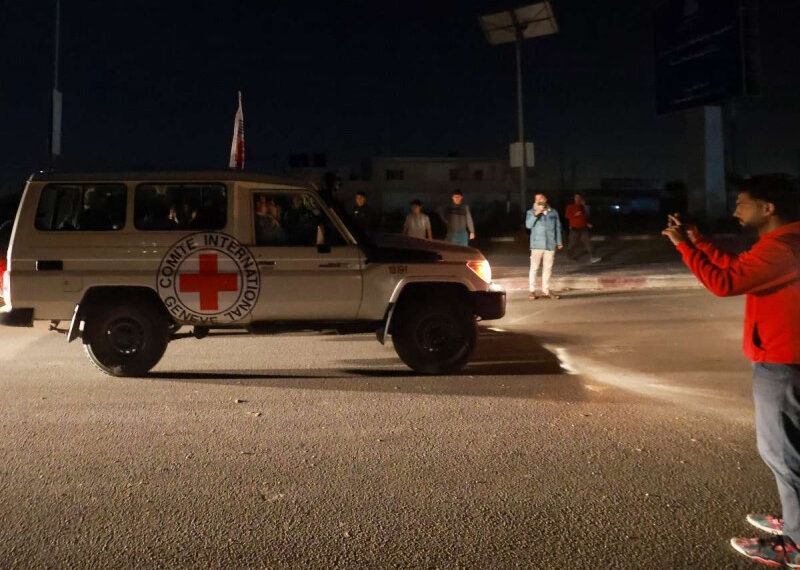 Hamás libera a los primeros 24 rehenes retenidos en Gaza tras tregua con Israel