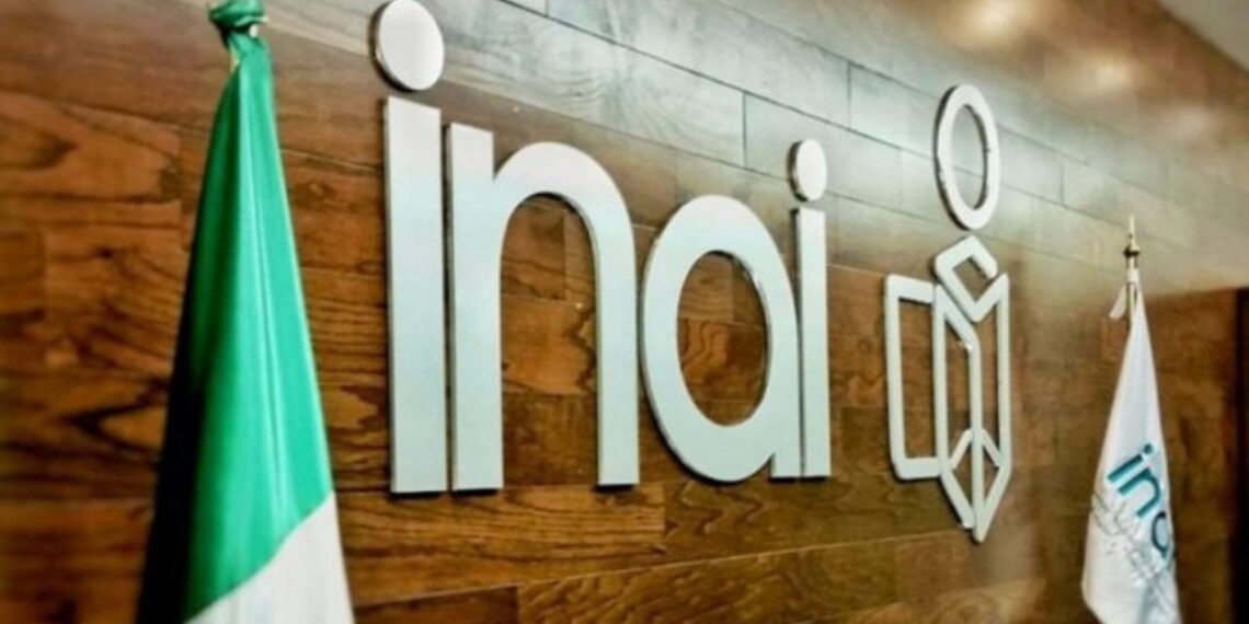 Se va del INAI comisionado vinculado a extorsionador