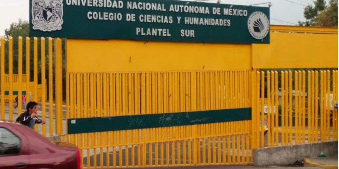 Toman dirección de CCH Sur y vandalizan instalaciones