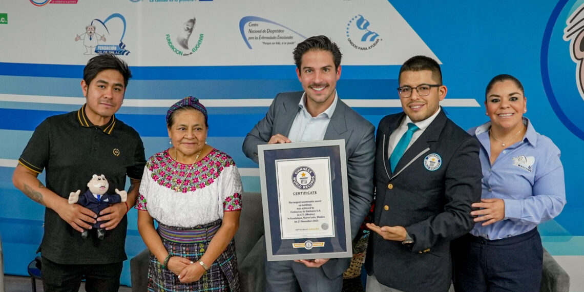 Dr. Simi establece Récord Guinness por mural más grande del mundo