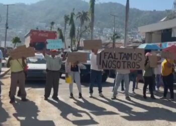 Por tercer día consecutivo damnificados por ‘Otis’ bloquean Costera Miguel Alemán