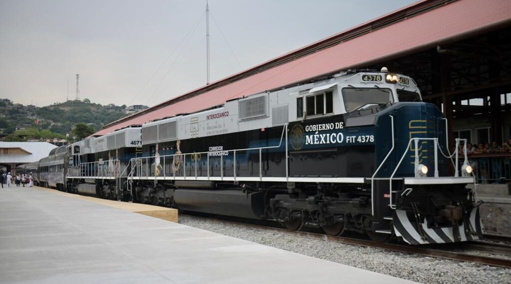 López Obrador alista decreto para que vías férreas se usen para trenes de pasajeros