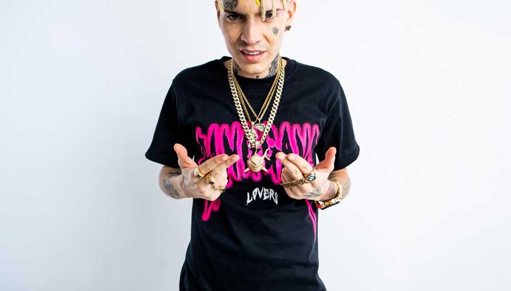 Marcianeke, el referente del reggaetón chileno, llega a lo grande al Coca-Cola Flow Fest 2023