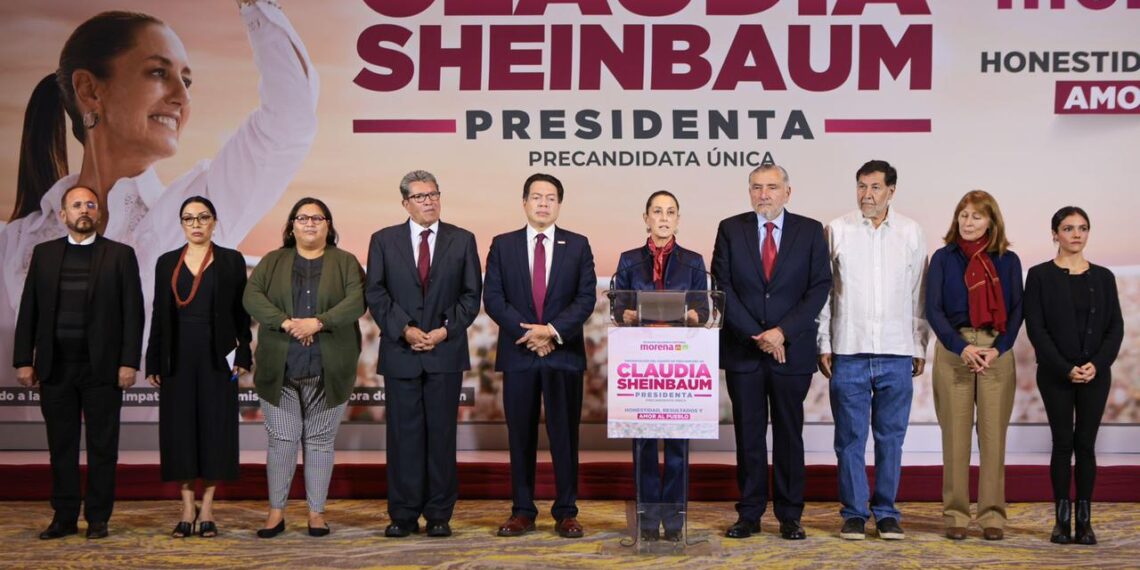 Presenta Claudia Sheinbaum a su equipo de precampaña