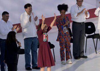 Sheinbaum va contra reelección en cargos públicos