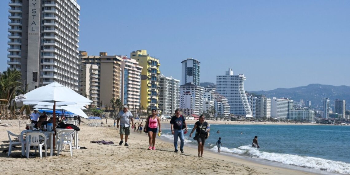 Asegura AMLO que Acapulco vuelve a la normalidad “poco a poco”; van 31 desaparecidos