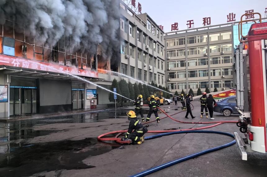 Incendio en edificio en China deja 26 muertos; así grabaron el momento