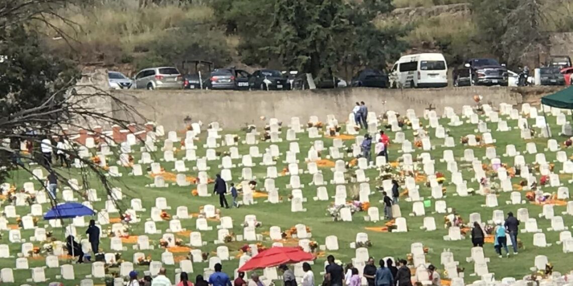 Balacera en panteón de Naucalpan deja un muerto y dos heridos