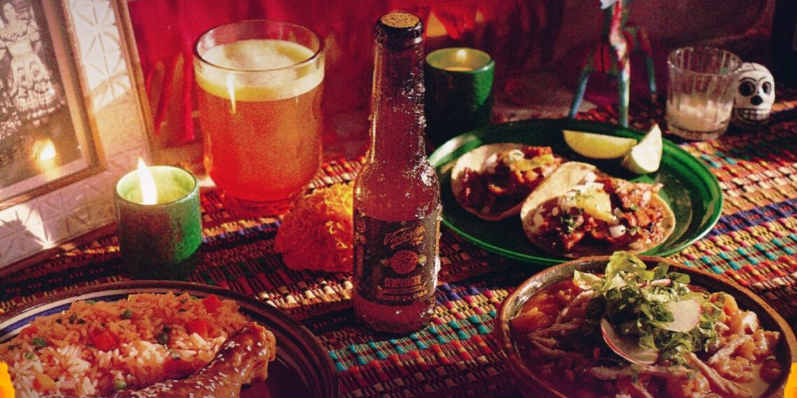 Cerveza victoria abraza por décimo año La esencia de día de muertos en su nuevo film “trece cielos: una noche para ponernos al día