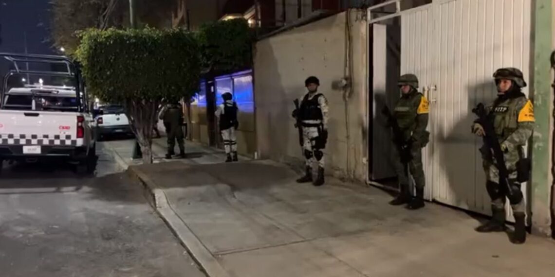 Hallan toma clandestina de combustible en casa de la Jardín Balbuena