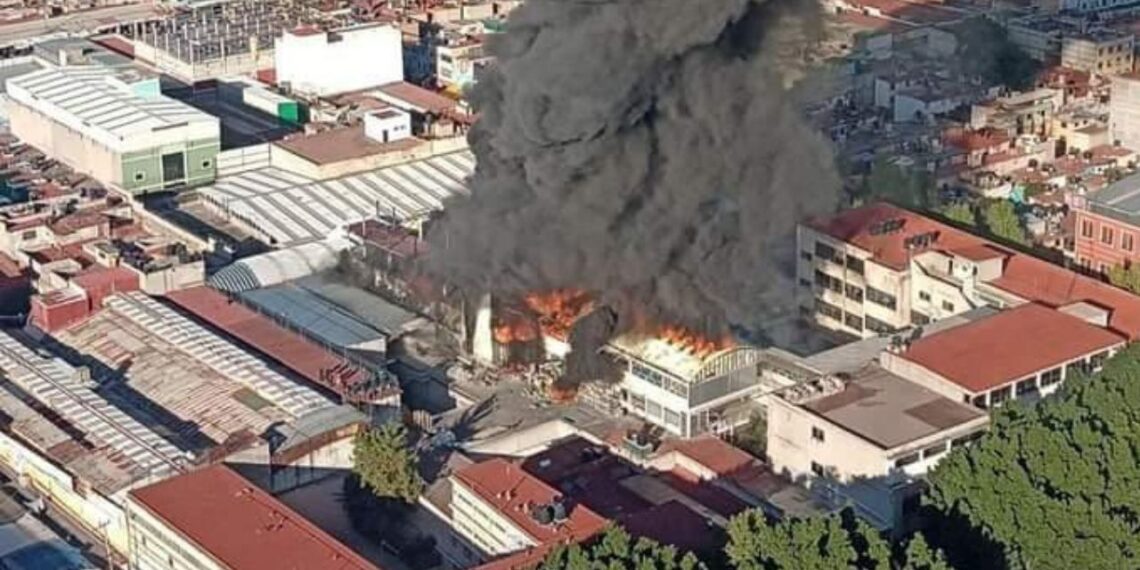 Ofrecen préstamos a afectados del incendio en bodega del Centro