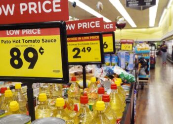 Inflación interanual en EUA cae a 3.2% en octubre