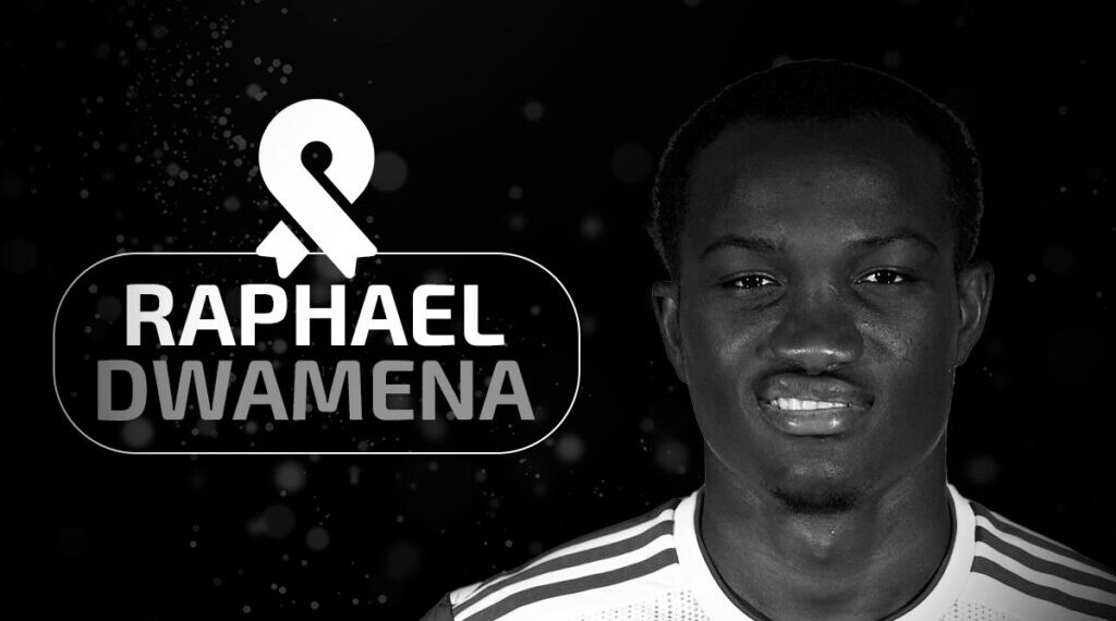 Fallece jugador Raphael Dwamena tras desplomarse en un partido
