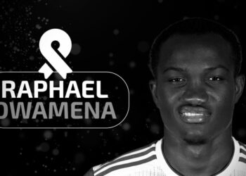 Fallece jugador Raphael Dwamena tras desplomarse en un partido