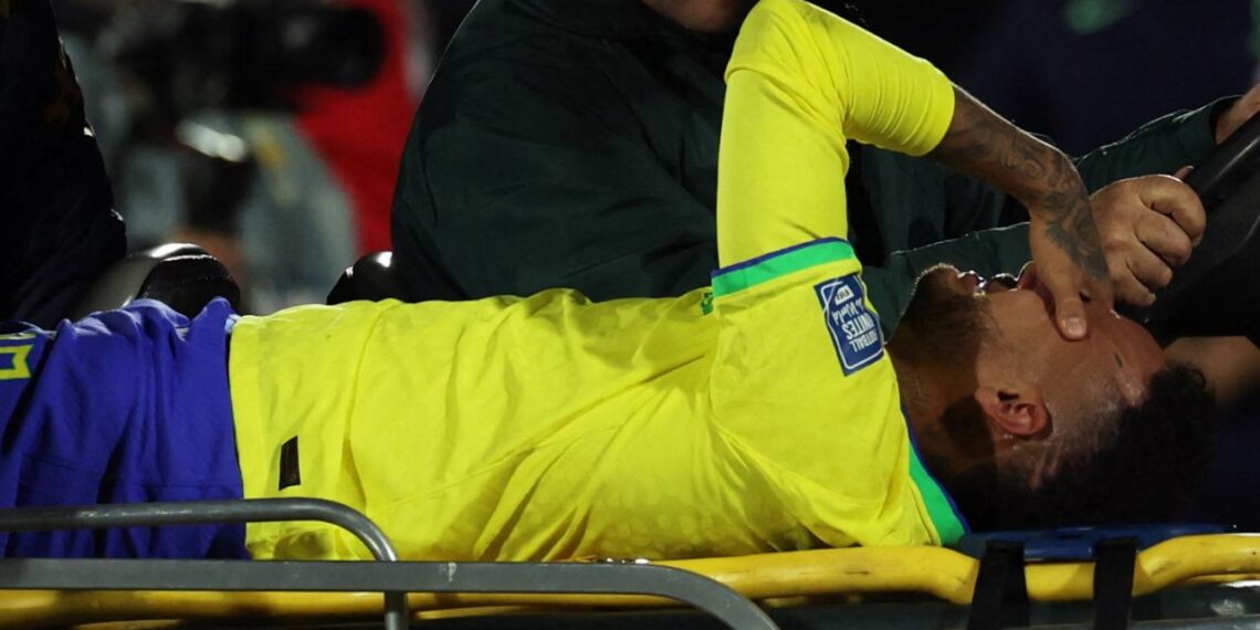 Neymar será operado el jueves en Brasil de ruptura de ligamento cruzado