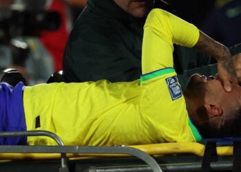 Neymar será operado el jueves en Brasil de ruptura de ligamento cruzado