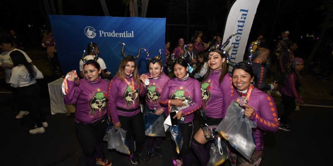 Prudential se suma a la carrera nocturna de celebración de día de muertos LOONEY TUNES
