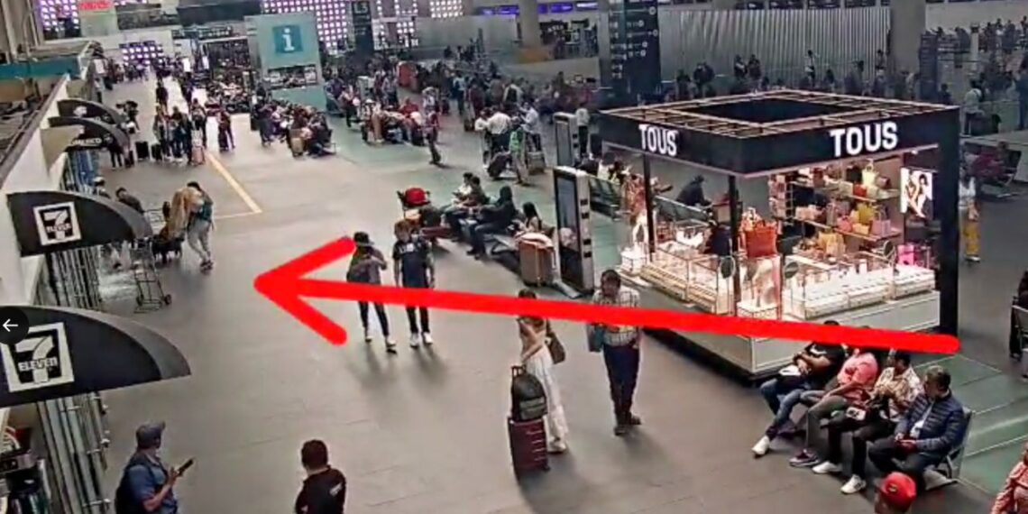 Niño rompe puerta de cristal en la T2 del AICM