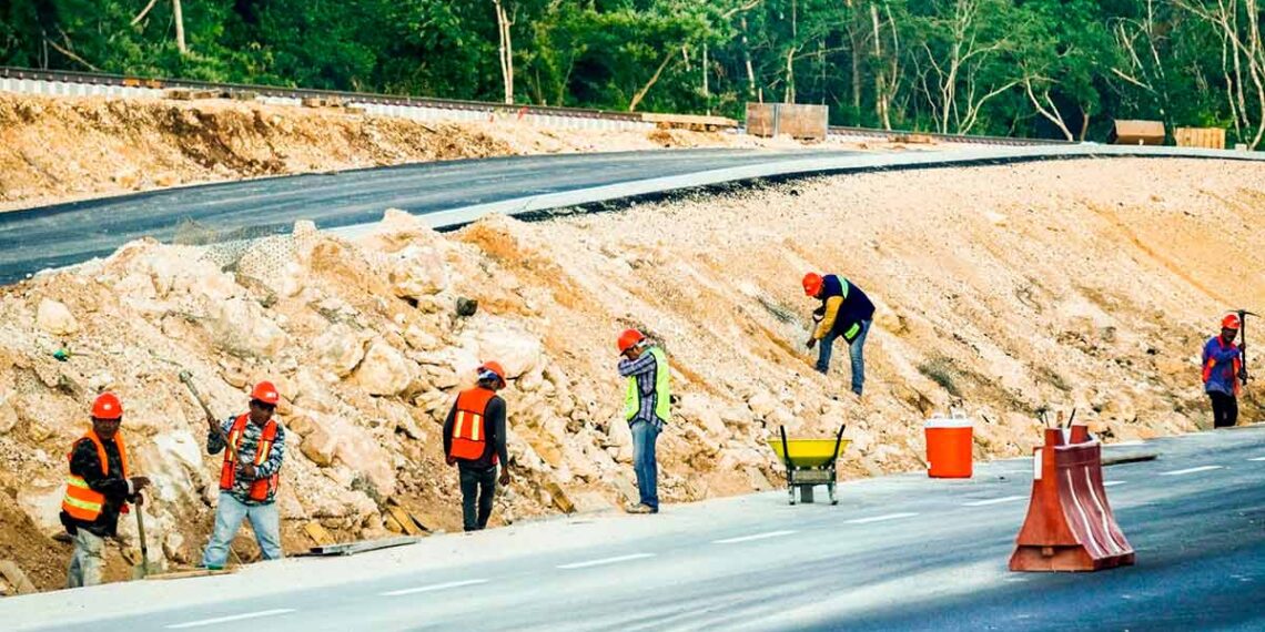 López Obrador supervisa Tren Maya e informa avances en Acapulco