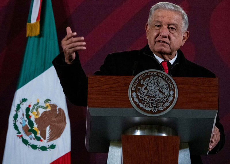 Anuncia López Obrador pagos adelantados de pensión a adultos mayores por veda electoral