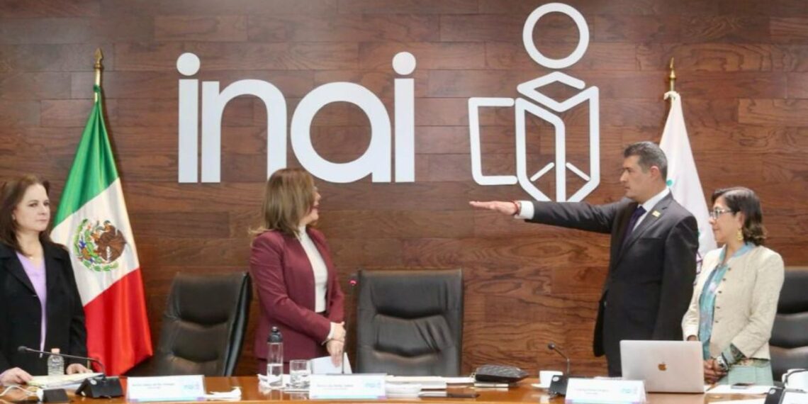 Designan a Adrián Alcalá como nuevo presidente del INAI