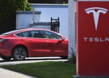 Se van a huelga trabajadores de Tesla en Dinamarca