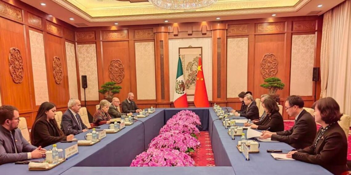 Canciller Bárcena viaja a China para concretar ayuda para damnificados por Otis