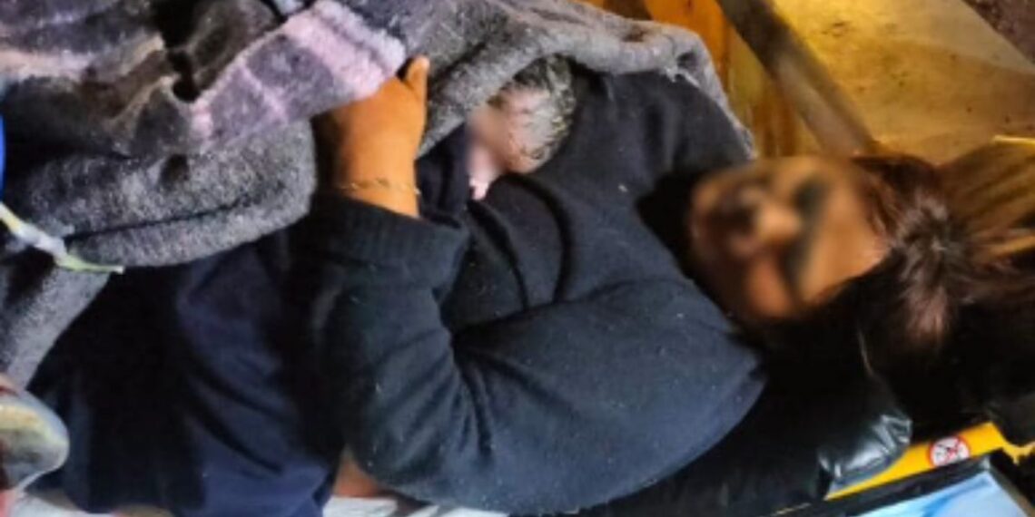 Mujer da a luz a su bebé en el Centro Histórico de Querétaro