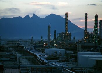 Refinería de Cadereyta, una de las tres que más aportan en el procesamiento de crudo