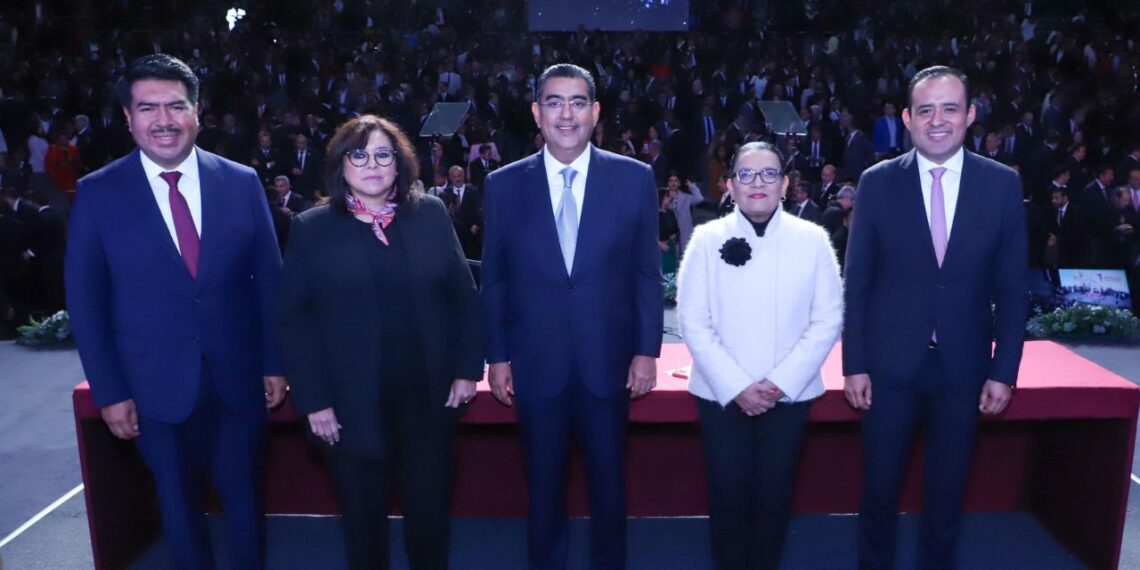 Rosa Icela Rodríguez asiste al informe de Sergio Salomón en representación de AMLO