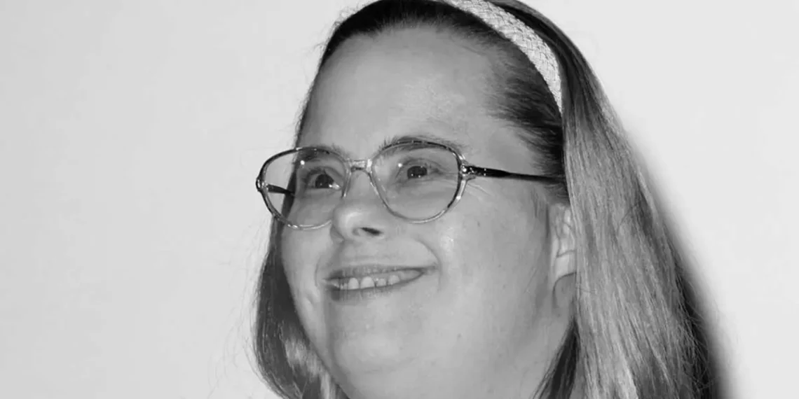Muere Andrea Fay Friedman, actriz con Síndrome de Down de ‘La vida sigue su curso’