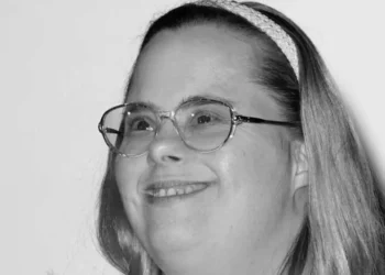 Muere Andrea Fay Friedman, actriz con Síndrome de Down de ‘La vida sigue su curso’