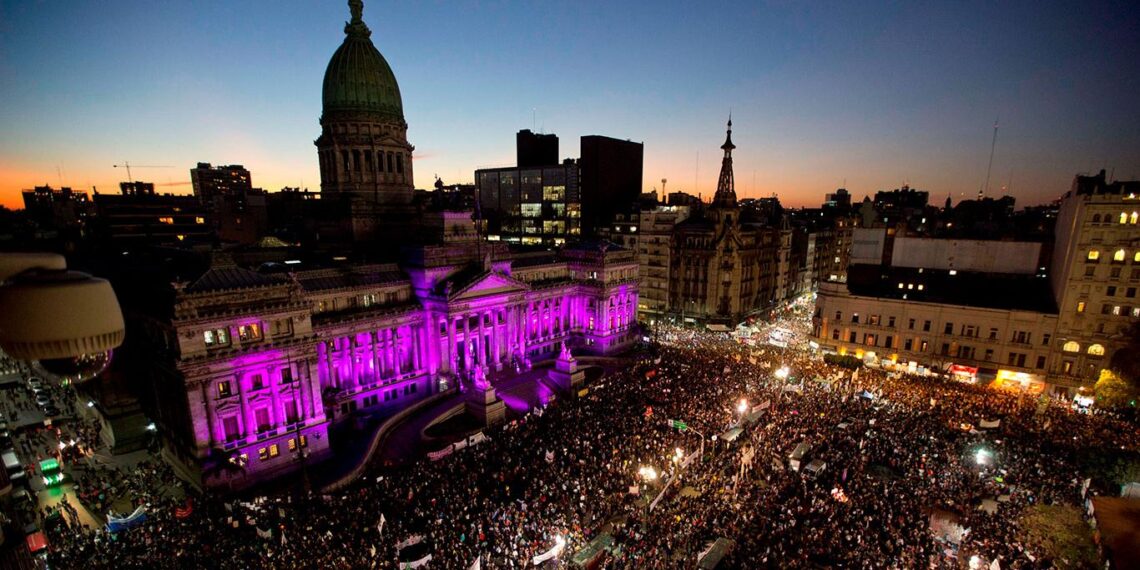 Gobierno de Milei ‘extingue’ el Ministerio de la Mujer en Argentina