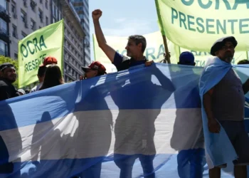 La central obrera más grande de Argentina convoca a paro contra decretos de Milei