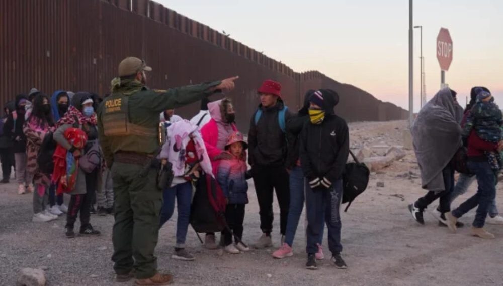 SRE impugnará ley texana que permite detener y expulsar a migrantes: López Obrador