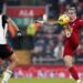 Raúl Jiménez titular en derrota del Fulham frente al Liverpool